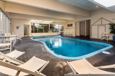 Bellevue On The Lakes - Sydney Tourism 3