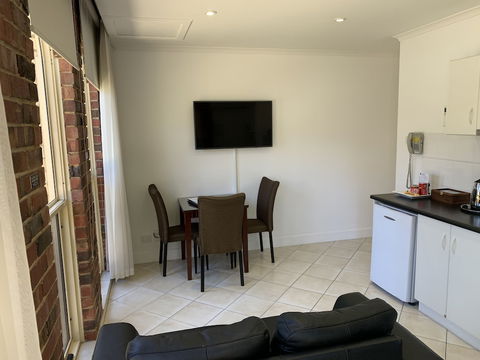 Ensenada Motor Inn And Suites - Sydney Tourism 1