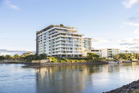 ULTIQA Freshwater Point Resort - Sydney Tourism 0