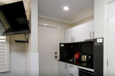 Jesmond Executive Villas - Sydney Tourism 6