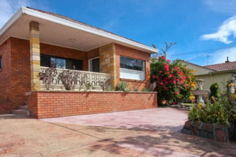 Jesmond Executive Villas - Sydney Tourism 1
