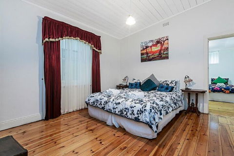 Treasured Memories Cottage - Sydney Tourism 7
