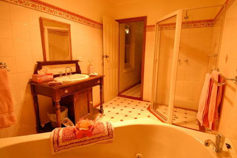Treasured Memories Cottage - Sydney Tourism 3