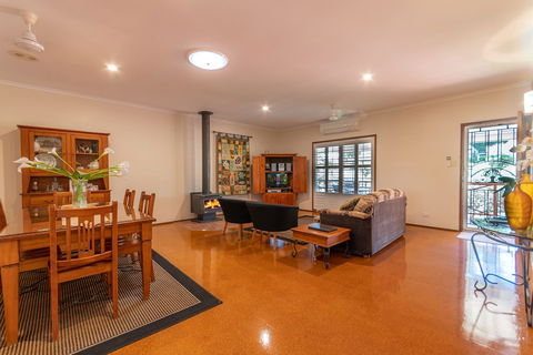 Birds 'n' Bloom Cottages - Sydney Tourism 2