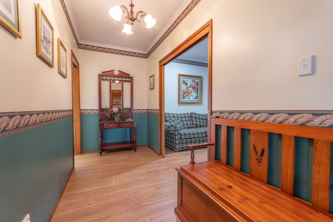 Birds 'n' Bloom Cottages - Sydney Tourism 0