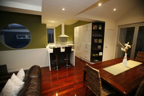 Aloha Beachfront - Sydney Tourism 4