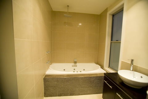 Aloha Beachfront - Sydney Tourism 1