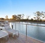 Gippsland Lakehouse a Canal frontage