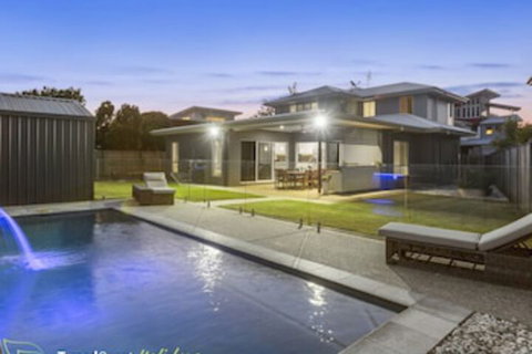 Ebony Rose Tweed Coast Holidays - Sydney Tourism 0