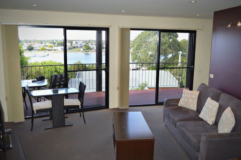 Ocean View Apartment 1 - Sydney Tourism 2