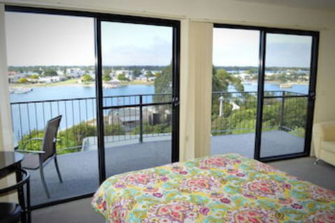 Ocean View Apartment 1 - Sydney Tourism 0