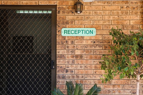 Clermont Country Motor Inn - Sydney Tourism 0