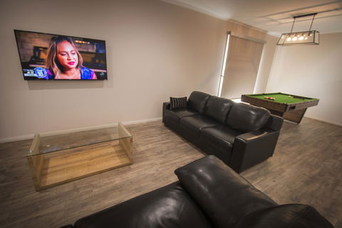 The Races Swanport - Sydney Tourism 1