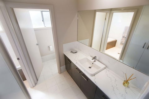 The Races Swanport - Sydney Tourism 3