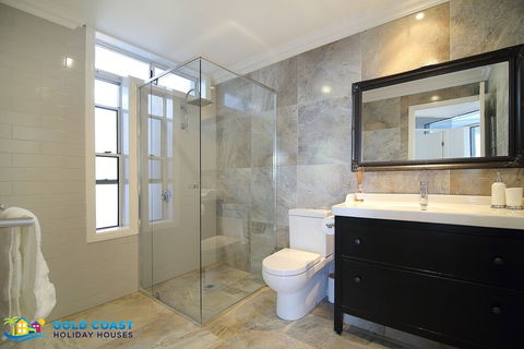 Hamptons Hideaway At The Cove - Sydney Tourism 3