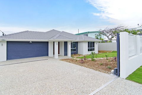 Sentosa At Tugun Beachfront Holiday Home - Sydney Tourism 1