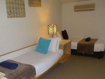 Ironbark - Deluxe Family Townhouse - Sydney Tourism 3