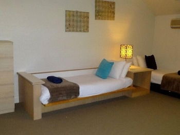 Ironbark - Deluxe Family Townhouse - Sydney Tourism 1