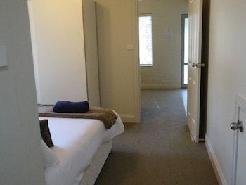 Ironbark - Deluxe Family Townhouse - Sydney Tourism 4