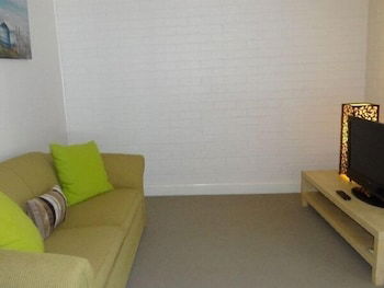 Ironbark - Deluxe Family Townhouse - Sydney Tourism 5