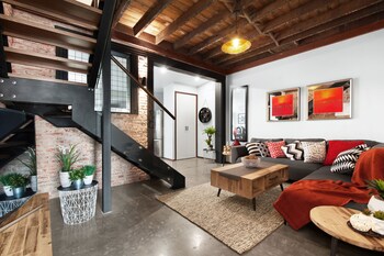 UNIQUE - New York Loft Style Townhouse - Sydney Tourism 4