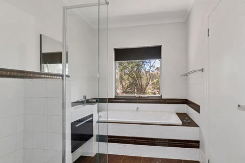 Tree Lodge - Sydney Tourism 5