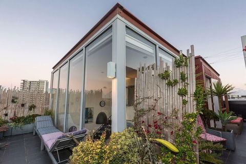 Loft Penthouse With Startling City Views + Parking - Sydney Tourism 1