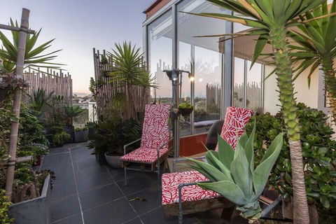 Loft Penthouse With Startling City Views + Parking - Sydney Tourism 6