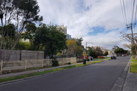 Clayton Apartment - Sydney Tourism 5