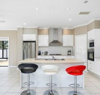Central Gold Coast Large Modern Elevated Home - Sydney Tourism