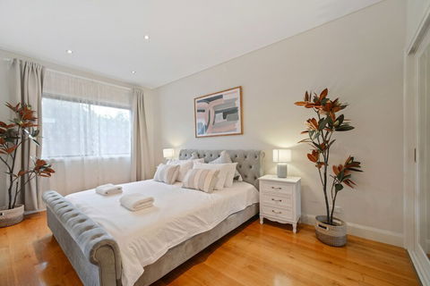 Tranquil & Spacious Home Near Shopping Mall - Sydney Tourism 4