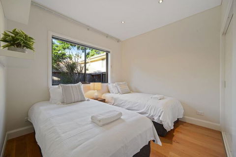 Tranquil & Spacious Home Near Shopping Mall - Sydney Tourism 3