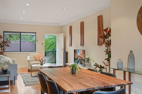 Tranquil & Spacious Home Near Shopping Mall - Sydney Tourism 6