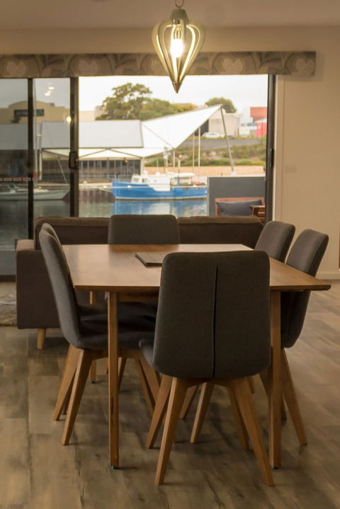 Ulverstone Waterfront Apartments - Sydney Tourism 5