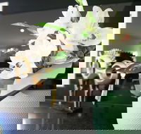 Classic 6brm Villa in Melbourne