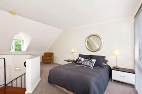 Spacious City 2 BR House Fit 6 PP - Sydney Tourism 2