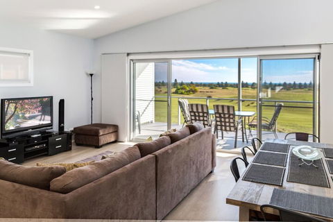 Time Away 50 Turnberry Drive - Sydney Tourism 6