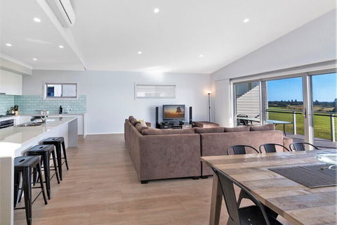 Time Away 50 Turnberry Drive - Sydney Tourism 7