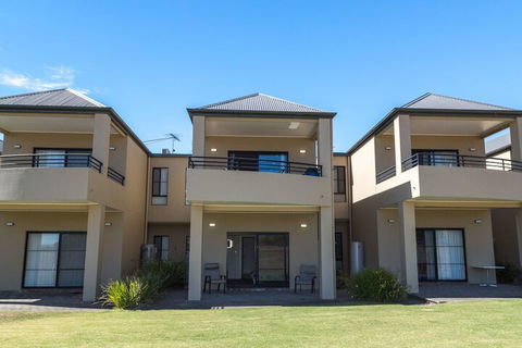 Front 9 Then Dine 3 / 61 St. Andrews Boulevard - Sydney Tourism 2