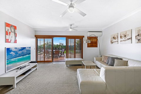 Stunning Ocean Views Large 3 Bedroom - Sydney Tourism 5