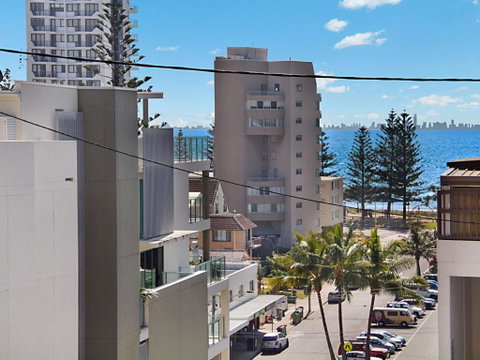 Woobera Unit 14 On The Hill Overlooking Tweed Heads & Coolangatta - Sydney Tourism 3