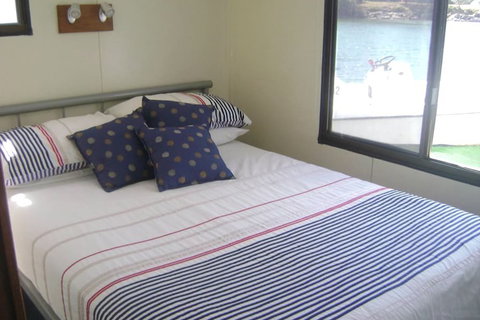 Boyds Bay Houseboat Holidays - Sydney Tourism 6