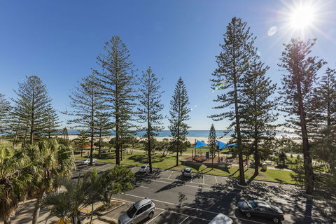 Oaks Gold Coast Calypso Plaza Suites - Sydney Tourism 1