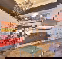 Indulge Apartments - Eighth Street