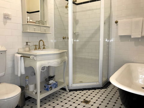 The Chalet Guesthouse And Studio - Sydney Tourism 3