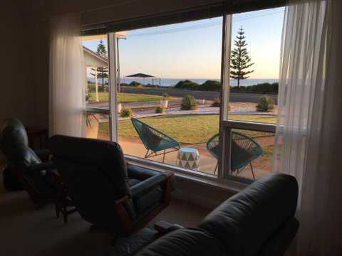 Jewel Of The South Beachfront Holiday Rental - Sydney Tourism 5
