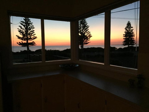 Jewel Of The South Beachfront Holiday Rental - Sydney Tourism 6