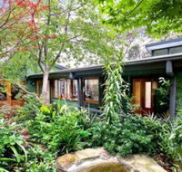 The Black Cockatoo Secret Garden Mountains Home - Sydney Tourism