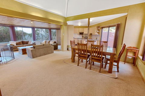 Above Sunset 100m From The Paynesville Lakes - Sydney Tourism 6