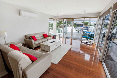 Beach 2 Waterfront Villa & Beach - Sydney Tourism 5